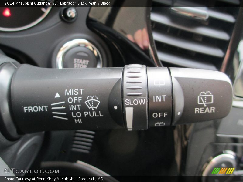 Labrador Black Pearl / Black 2014 Mitsubishi Outlander SE