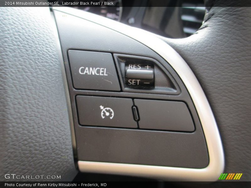 Labrador Black Pearl / Black 2014 Mitsubishi Outlander SE