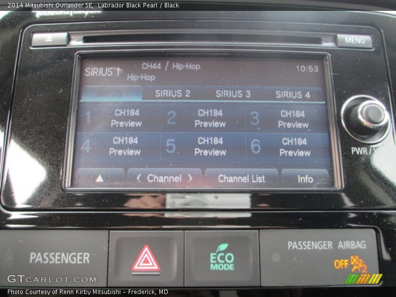 Labrador Black Pearl / Black 2014 Mitsubishi Outlander SE