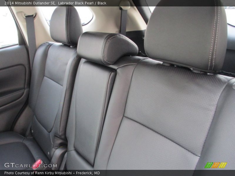 Labrador Black Pearl / Black 2014 Mitsubishi Outlander SE