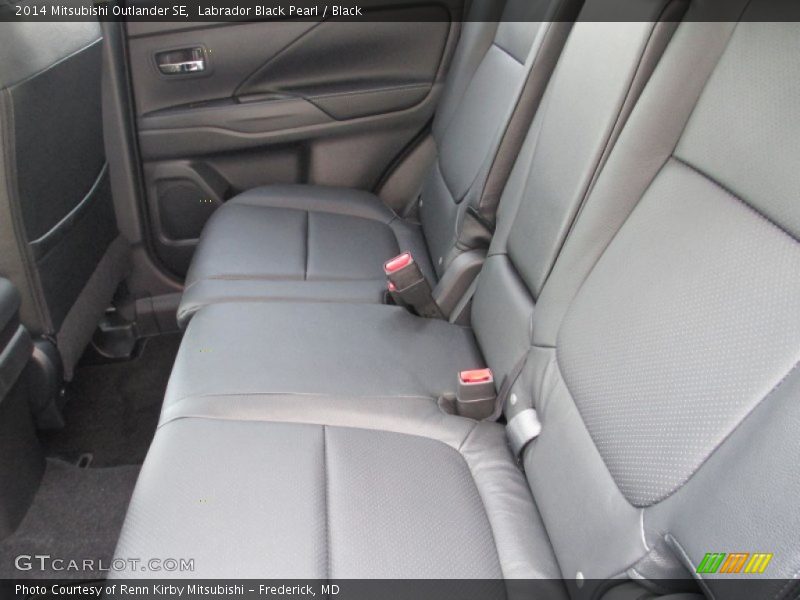 Labrador Black Pearl / Black 2014 Mitsubishi Outlander SE