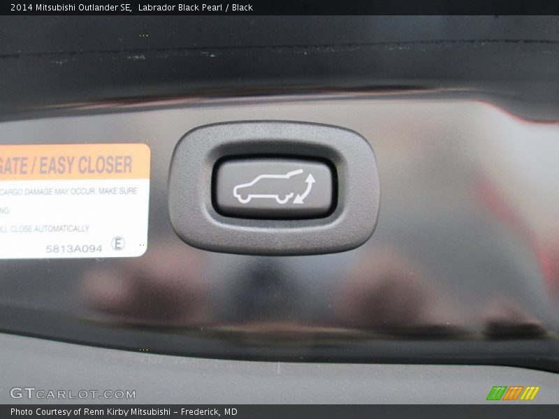 Labrador Black Pearl / Black 2014 Mitsubishi Outlander SE