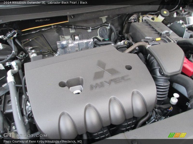 Labrador Black Pearl / Black 2014 Mitsubishi Outlander SE