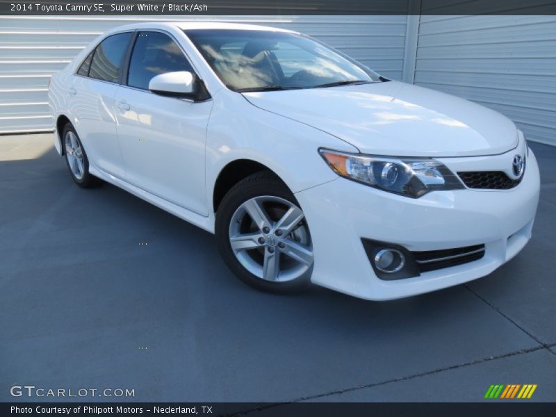 Super White / Black/Ash 2014 Toyota Camry SE