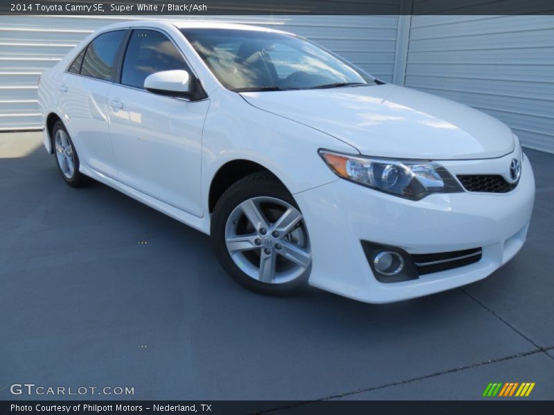 Super White / Black/Ash 2014 Toyota Camry SE