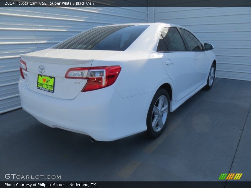 Super White / Black/Ash 2014 Toyota Camry SE