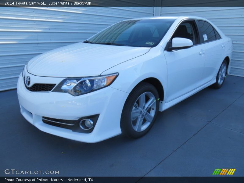 Super White / Black/Ash 2014 Toyota Camry SE