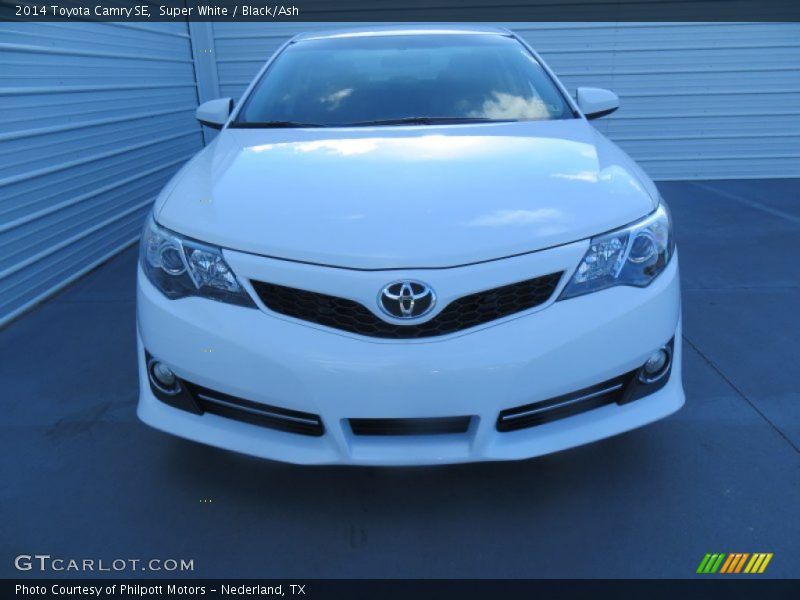 Super White / Black/Ash 2014 Toyota Camry SE