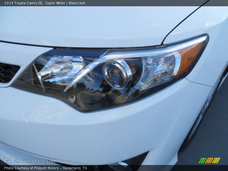 Super White / Black/Ash 2014 Toyota Camry SE