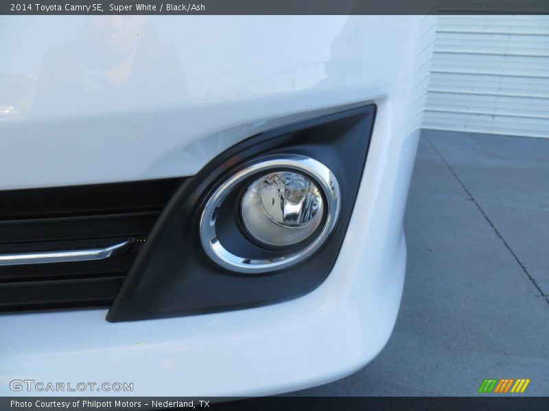 Super White / Black/Ash 2014 Toyota Camry SE