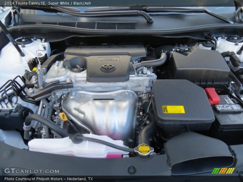 Super White / Black/Ash 2014 Toyota Camry SE