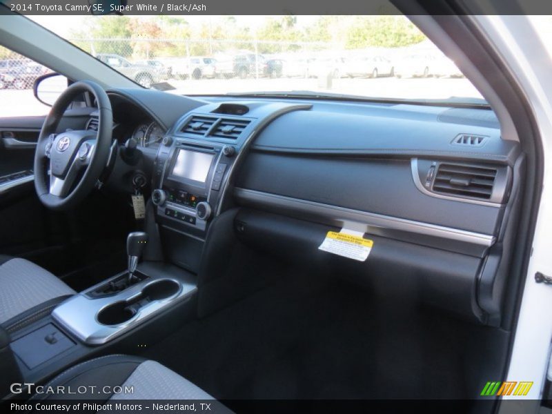 Super White / Black/Ash 2014 Toyota Camry SE