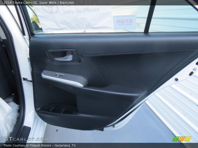 Super White / Black/Ash 2014 Toyota Camry SE