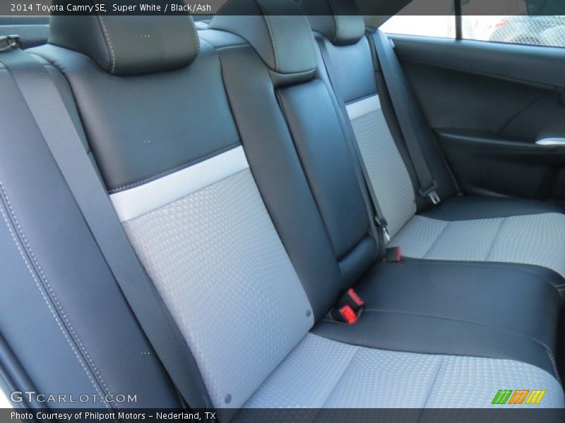 Super White / Black/Ash 2014 Toyota Camry SE