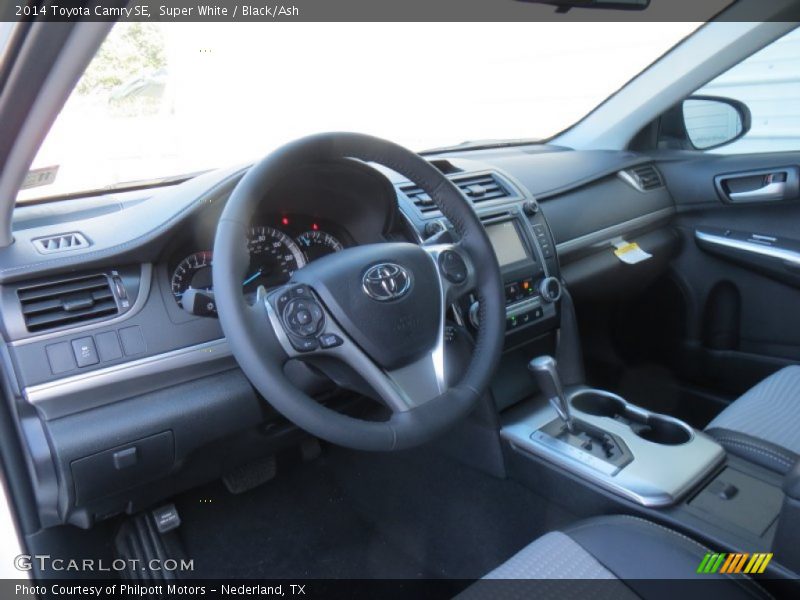 Super White / Black/Ash 2014 Toyota Camry SE