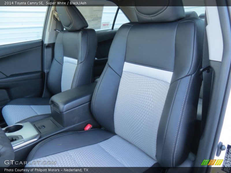Super White / Black/Ash 2014 Toyota Camry SE