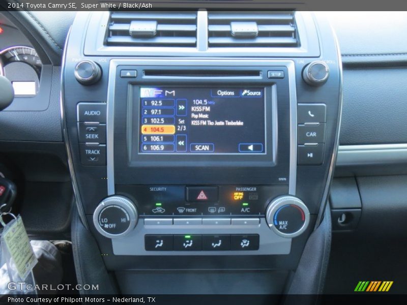 Super White / Black/Ash 2014 Toyota Camry SE