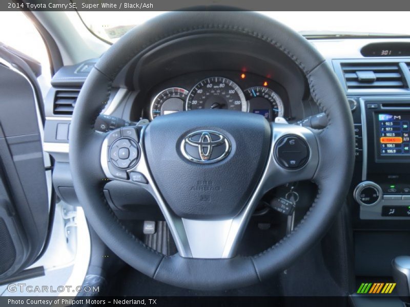 Super White / Black/Ash 2014 Toyota Camry SE