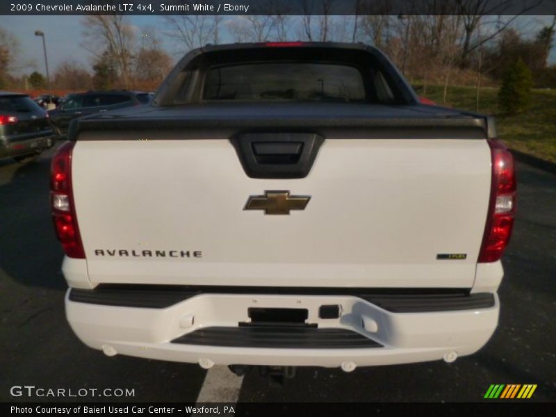 Summit White / Ebony 2009 Chevrolet Avalanche LTZ 4x4