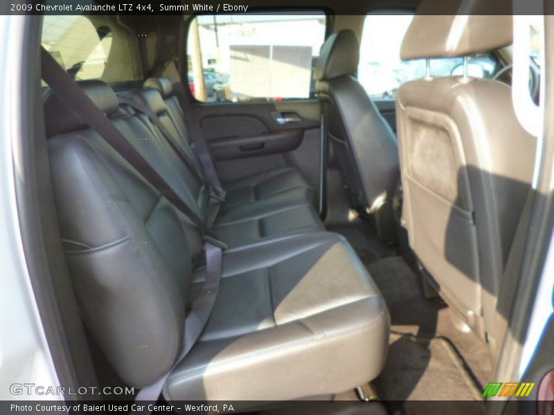 Summit White / Ebony 2009 Chevrolet Avalanche LTZ 4x4