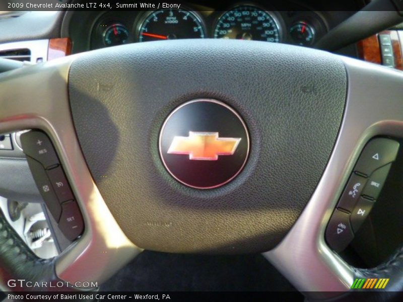 Summit White / Ebony 2009 Chevrolet Avalanche LTZ 4x4