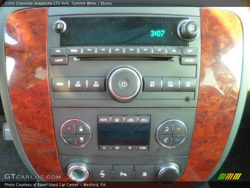 Summit White / Ebony 2009 Chevrolet Avalanche LTZ 4x4