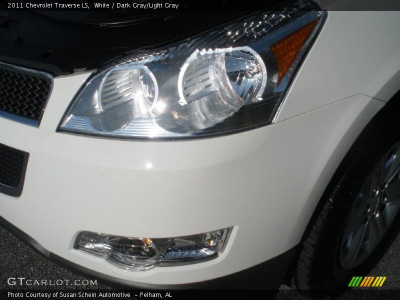 White / Dark Gray/Light Gray 2011 Chevrolet Traverse LS