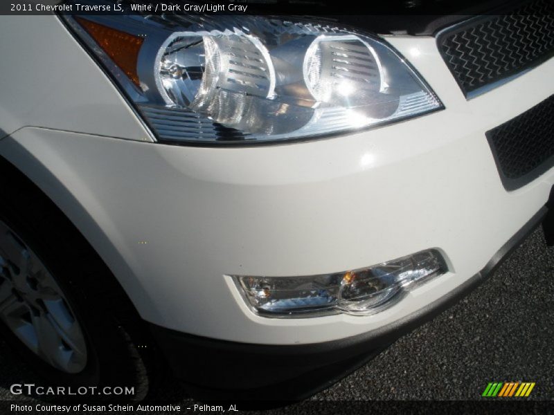 White / Dark Gray/Light Gray 2011 Chevrolet Traverse LS