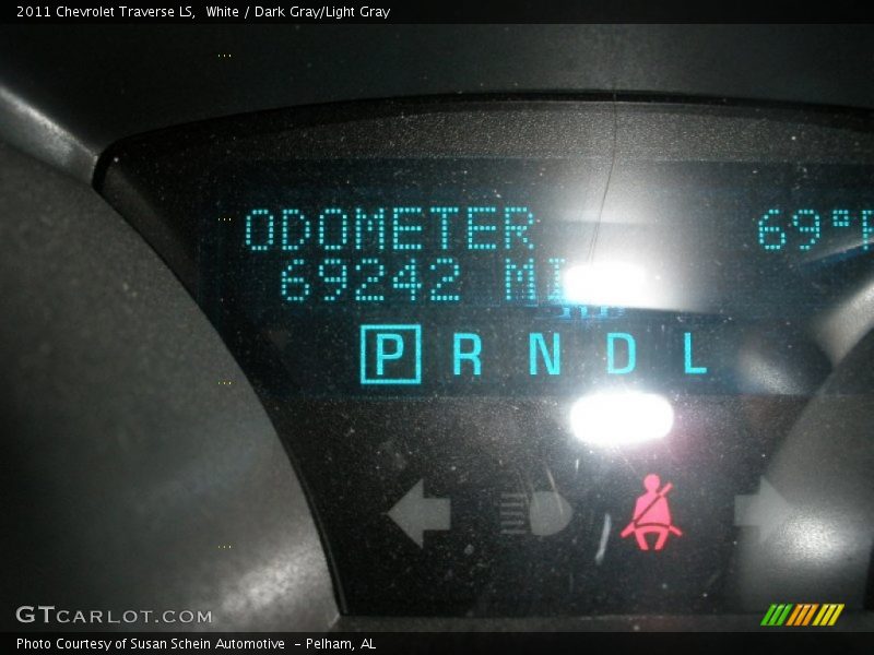 White / Dark Gray/Light Gray 2011 Chevrolet Traverse LS