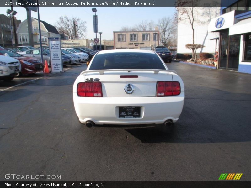 Performance White / Medium Parchment 2007 Ford Mustang GT Premium Coupe