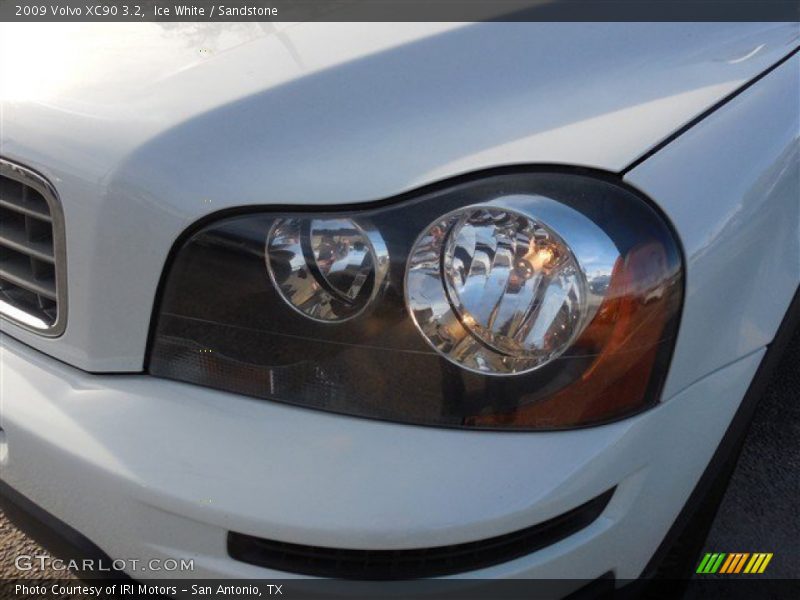 Ice White / Sandstone 2009 Volvo XC90 3.2