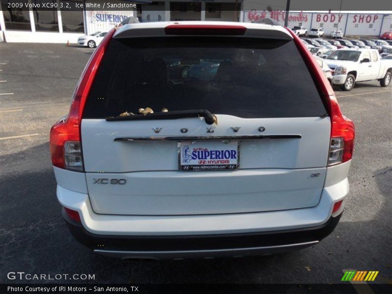 Ice White / Sandstone 2009 Volvo XC90 3.2