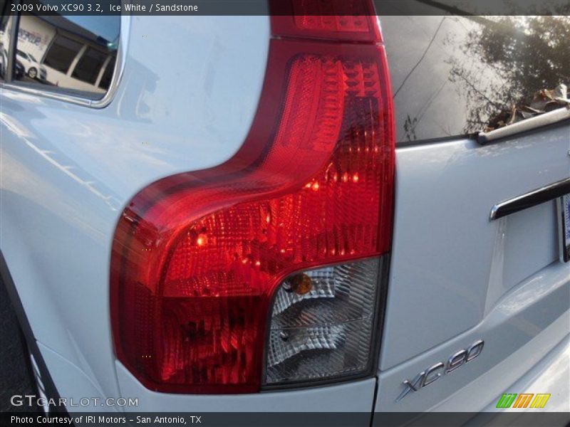 Ice White / Sandstone 2009 Volvo XC90 3.2