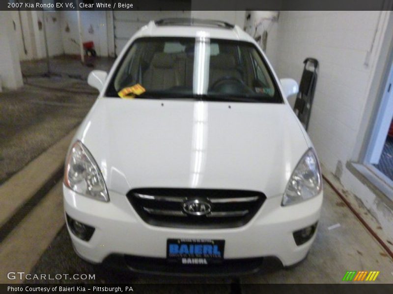 Clear White / Beige 2007 Kia Rondo EX V6