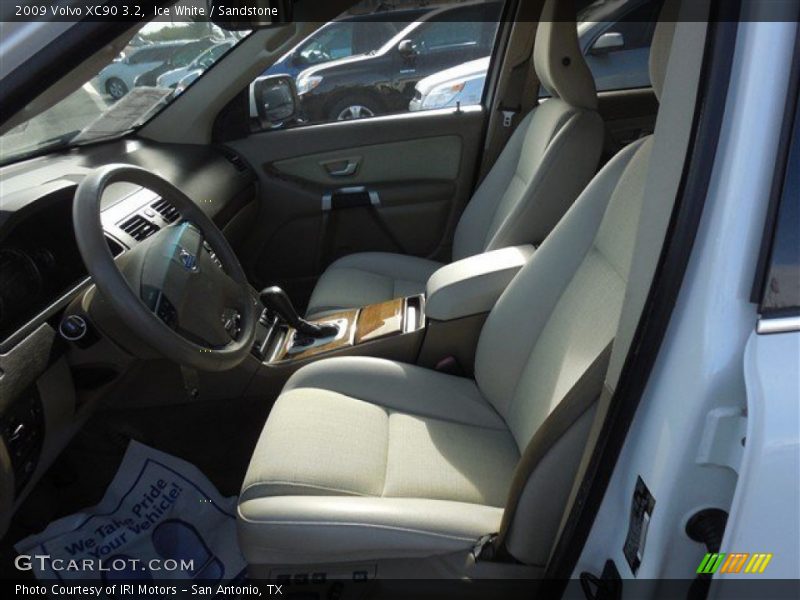 Ice White / Sandstone 2009 Volvo XC90 3.2