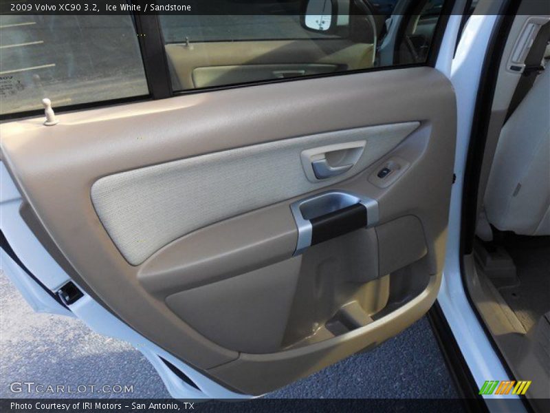 Ice White / Sandstone 2009 Volvo XC90 3.2