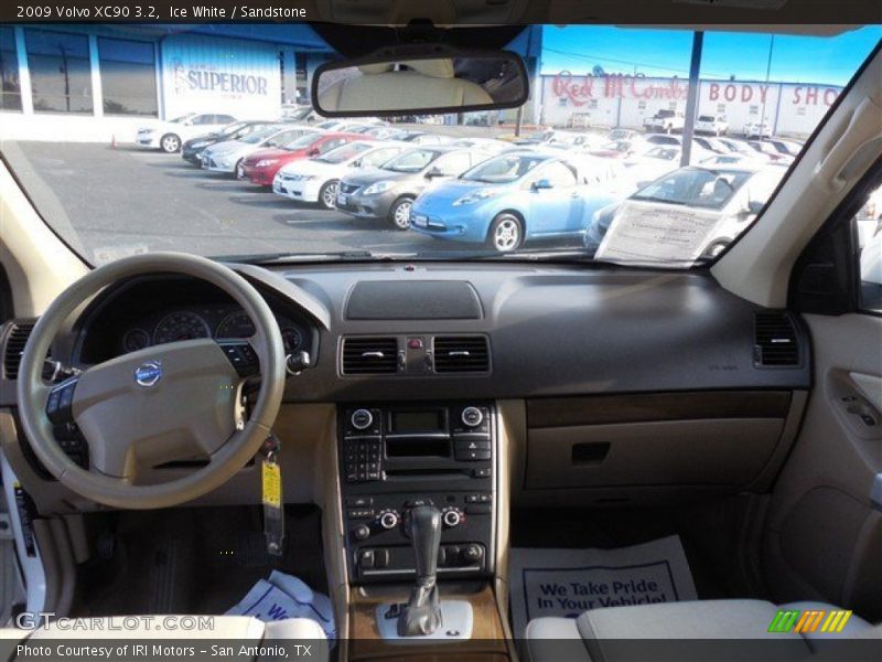 Ice White / Sandstone 2009 Volvo XC90 3.2