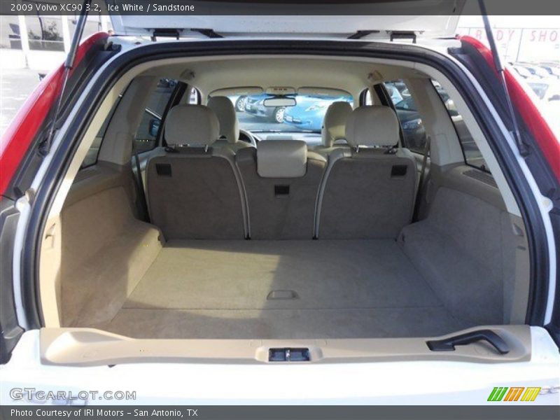 Ice White / Sandstone 2009 Volvo XC90 3.2