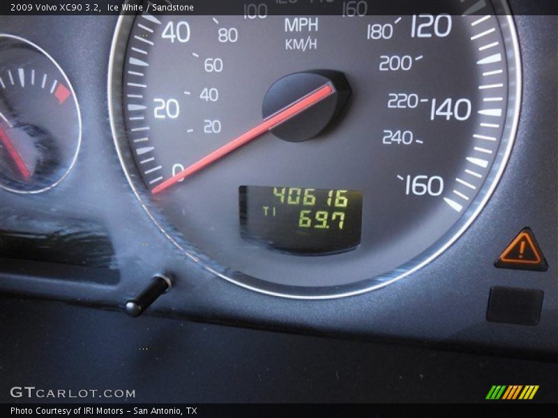 Ice White / Sandstone 2009 Volvo XC90 3.2