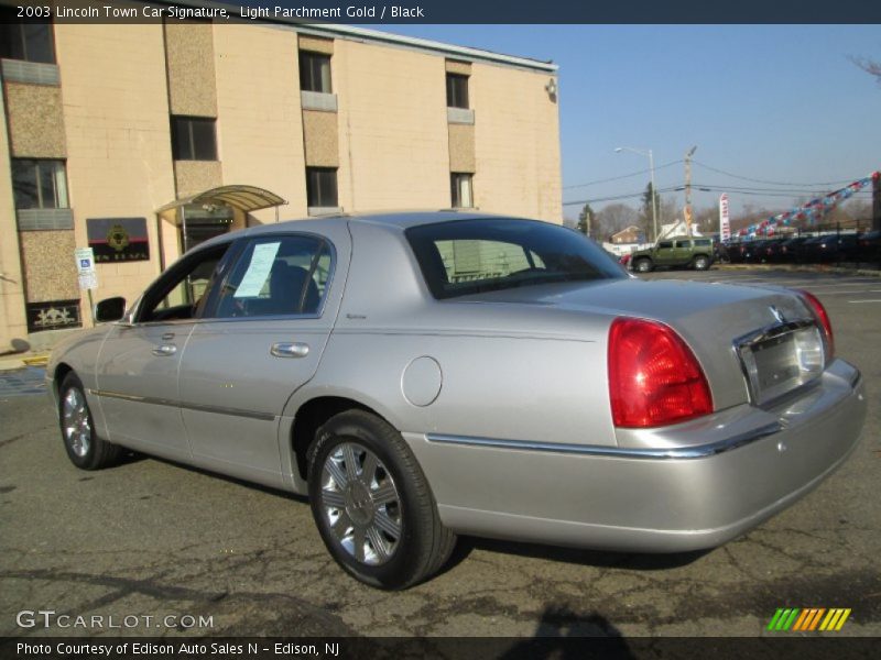 Light Parchment Gold / Black 2003 Lincoln Town Car Signature