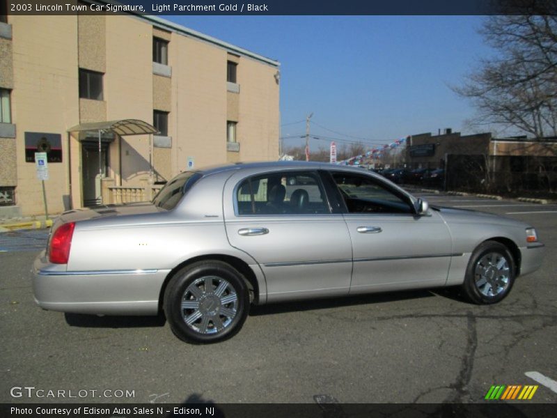Light Parchment Gold / Black 2003 Lincoln Town Car Signature