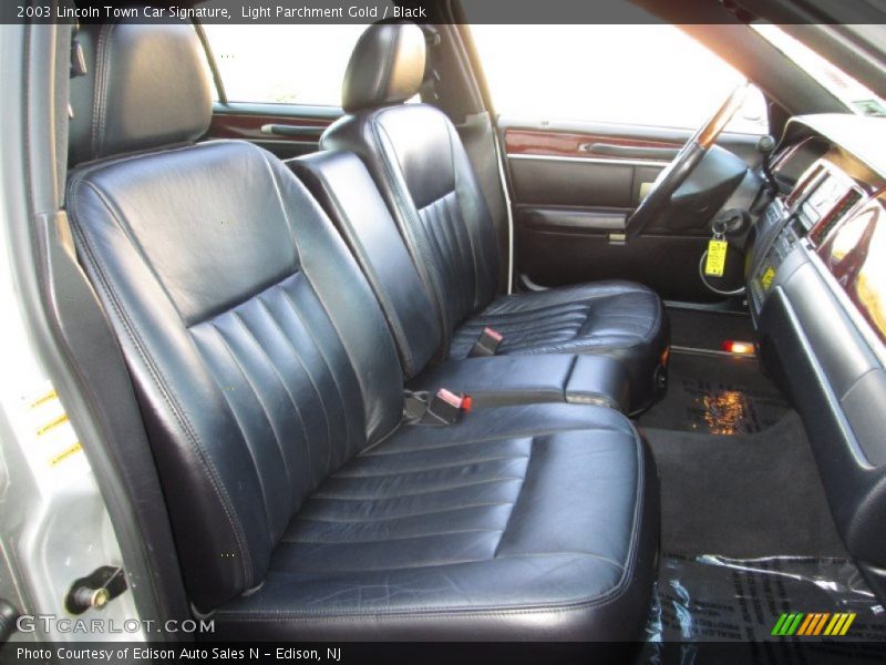 Light Parchment Gold / Black 2003 Lincoln Town Car Signature