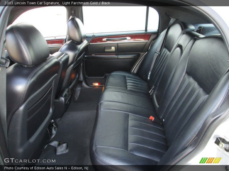 Light Parchment Gold / Black 2003 Lincoln Town Car Signature