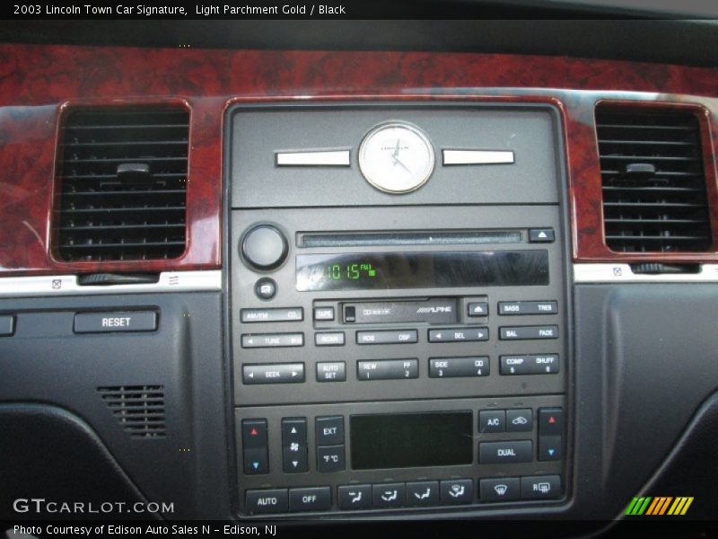 Light Parchment Gold / Black 2003 Lincoln Town Car Signature
