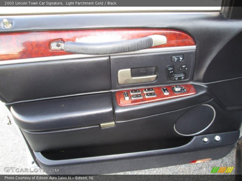Light Parchment Gold / Black 2003 Lincoln Town Car Signature