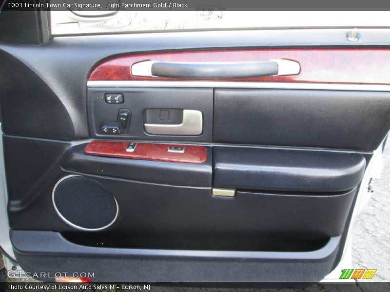 Light Parchment Gold / Black 2003 Lincoln Town Car Signature