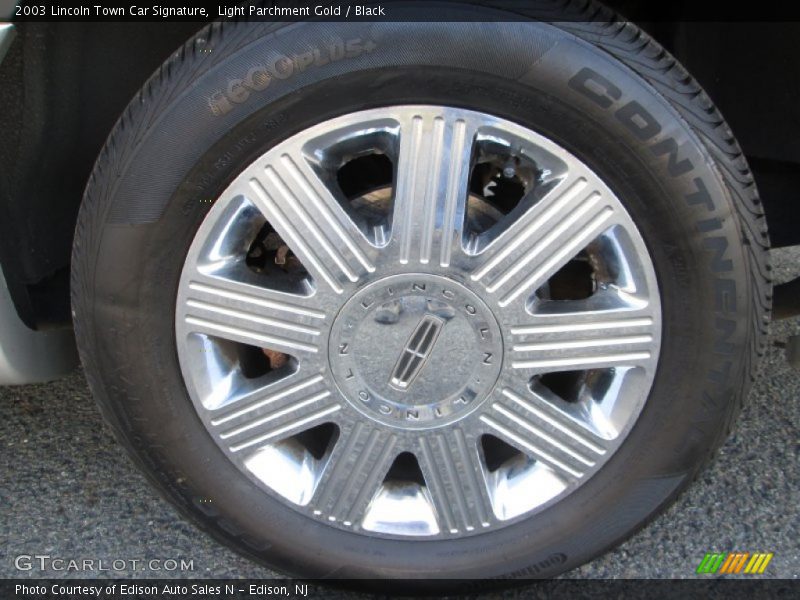 Light Parchment Gold / Black 2003 Lincoln Town Car Signature