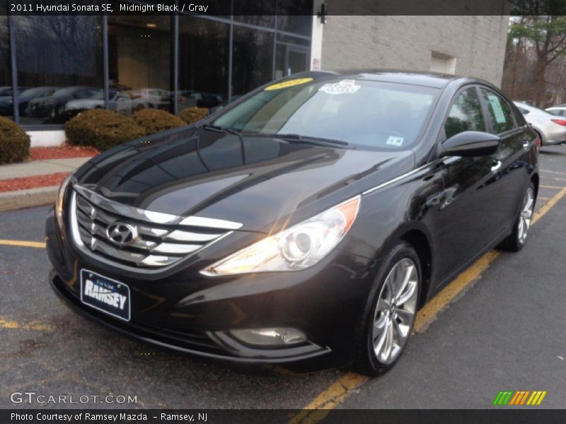 Midnight Black / Gray 2011 Hyundai Sonata SE