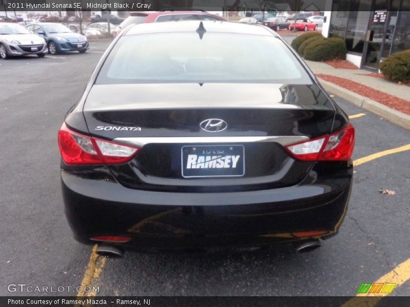 Midnight Black / Gray 2011 Hyundai Sonata SE