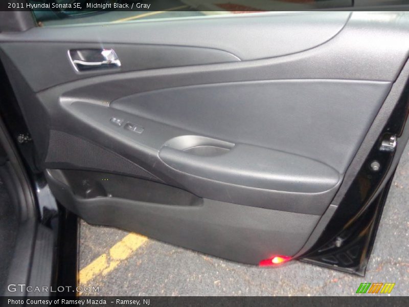 Midnight Black / Gray 2011 Hyundai Sonata SE